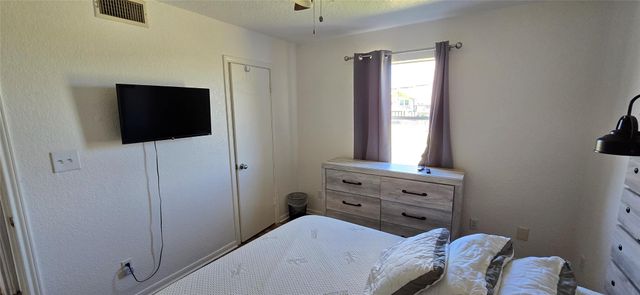 16506 Blackbeard Road E, Jamaica Beach, TX 77554