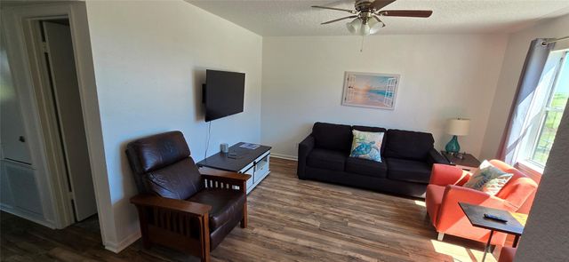 16506 Blackbeard Road E, Jamaica Beach, TX 77554