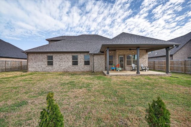 925 Pergola Avenue, Tontitown, AR 72762