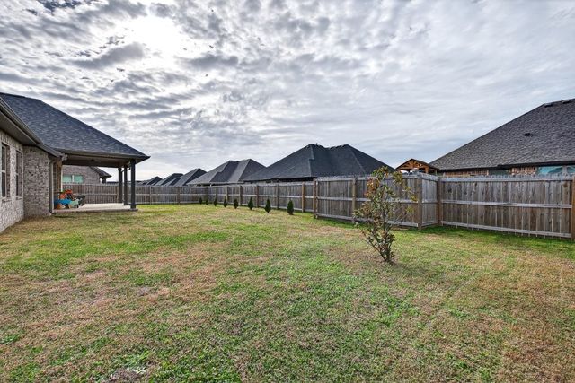 925 Pergola Avenue, Tontitown, AR 72762
