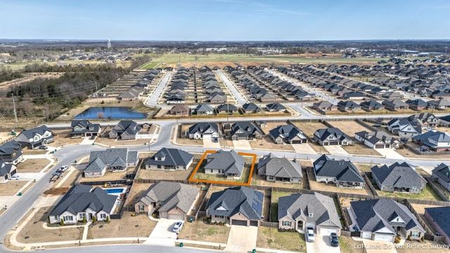 925 Pergola Avenue, Tontitown, AR 72762