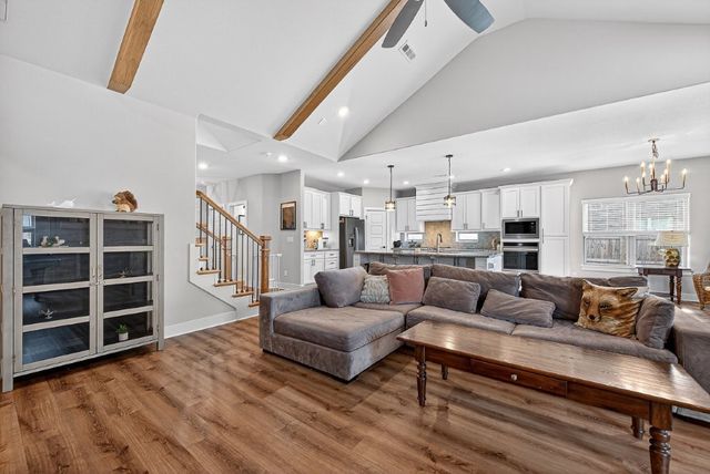 925 Pergola Avenue, Tontitown, AR 72762