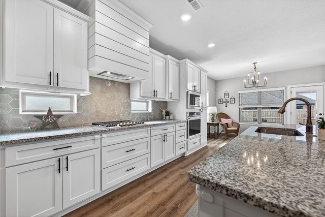 925 Pergola Avenue, Tontitown, AR 72762