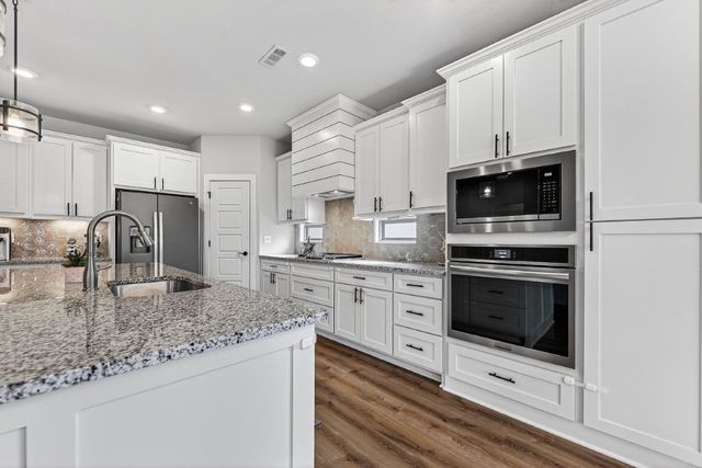 925 Pergola Avenue, Tontitown, AR 72762