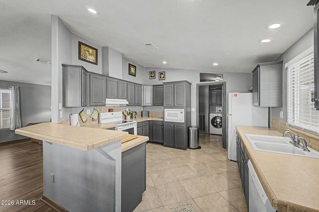 7300 N 51ST Avenue C49, Glendale, AZ 85301