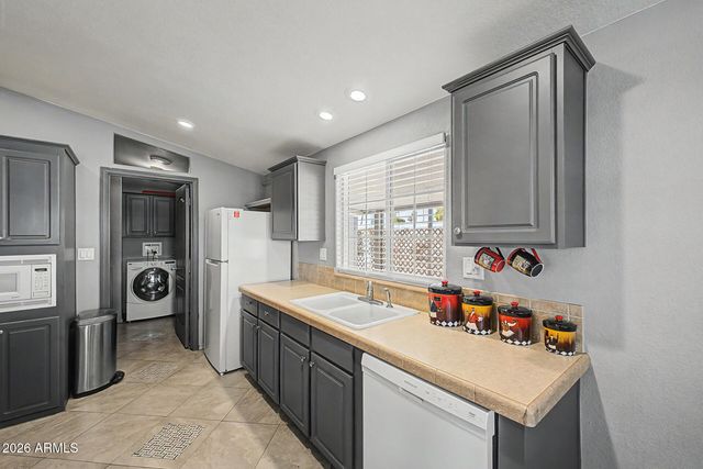 7300 N 51ST Avenue C49, Glendale, AZ 85301