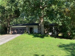 215 Lakeland Court, Roswell, GA 30076