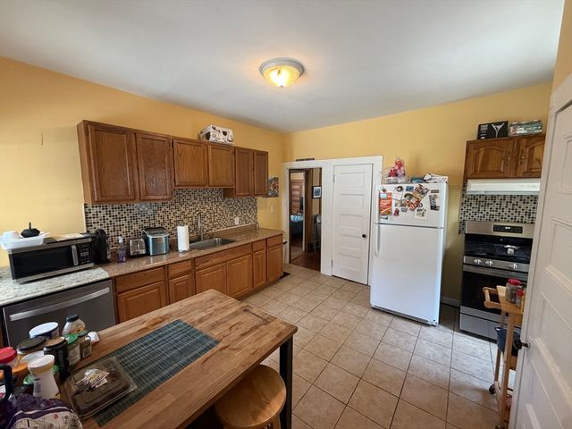 14 Madison St. 1, Somerville, MA 02143