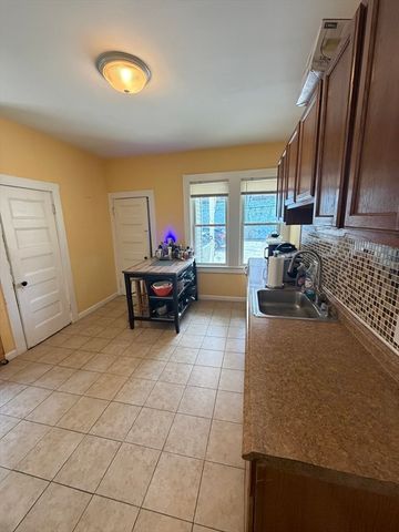 14 Madison St. 1, Somerville, MA 02143