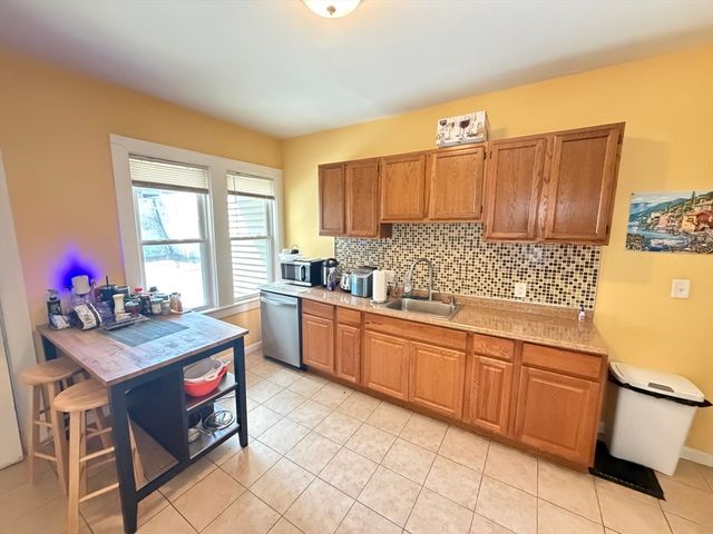 14 Madison St. 1, Somerville, MA 02143