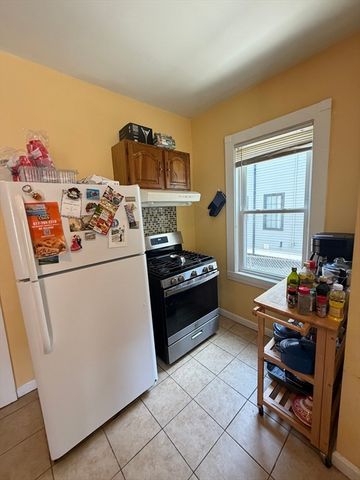 14 Madison St. 1, Somerville, MA 02143