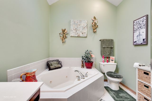 10400 Emerald Avenue, Orland Park, IL 60467