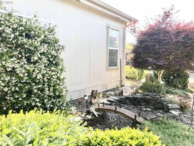 1602 Ne RIVERSIDE Dr, Mc Minnville, OR 97128