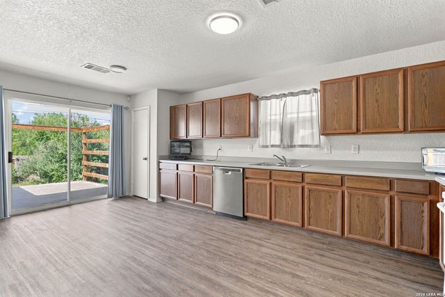 1334 Sunbend Fls, San Antonio, TX 78224