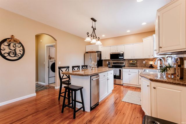 2855 Briarcliff Drive, Newburgh, IN 47630