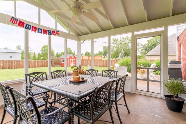 2855 Briarcliff Drive, Newburgh, IN 47630