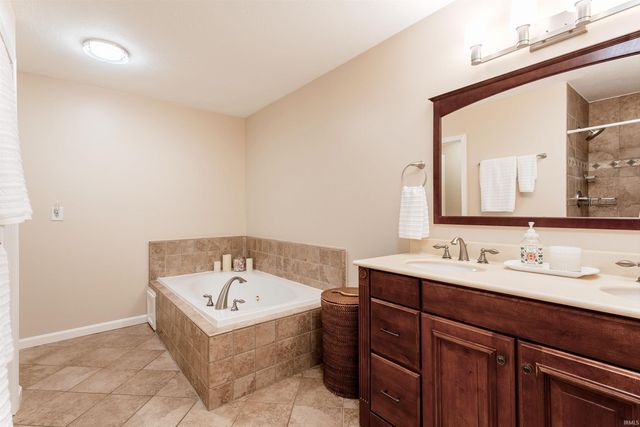 2855 Briarcliff Drive, Newburgh, IN 47630