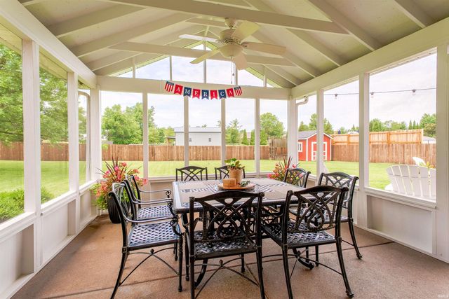 2855 Briarcliff Drive, Newburgh, IN 47630
