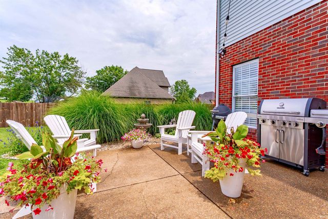 2855 Briarcliff Drive, Newburgh, IN 47630