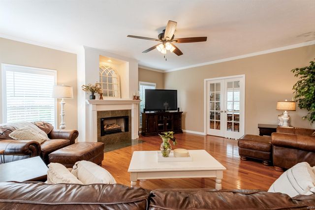 2855 Briarcliff Drive, Newburgh, IN 47630