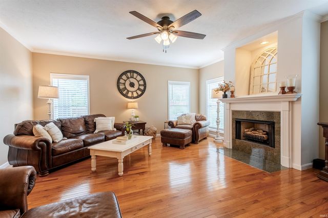 2855 Briarcliff Drive, Newburgh, IN 47630