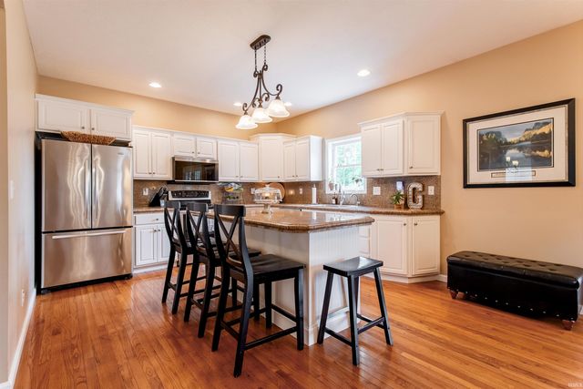 2855 Briarcliff Drive, Newburgh, IN 47630