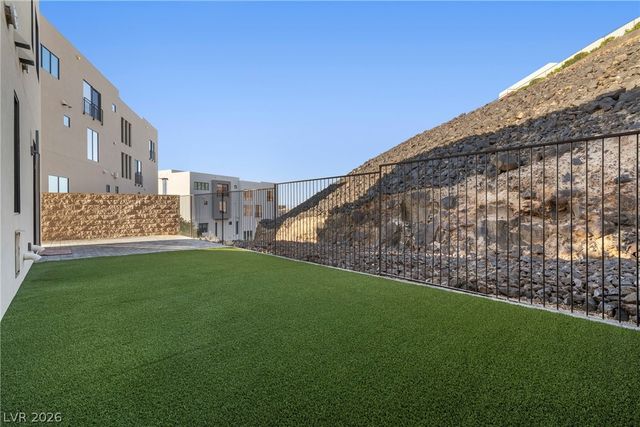 442 Serenity Point Drive, Henderson, NV 89012