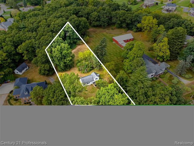 8041 Bridge Lake Road, Clarkston, MI 48348