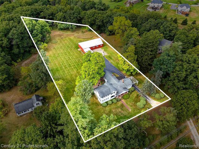 8041 Bridge Lake Road, Clarkston, MI 48348