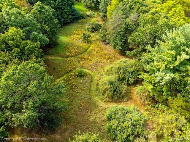 8041 Bridge Lake Road, Clarkston, MI 48348