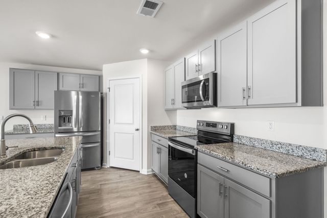 240 Country Grove Way, Galivants Ferry, SC 29544