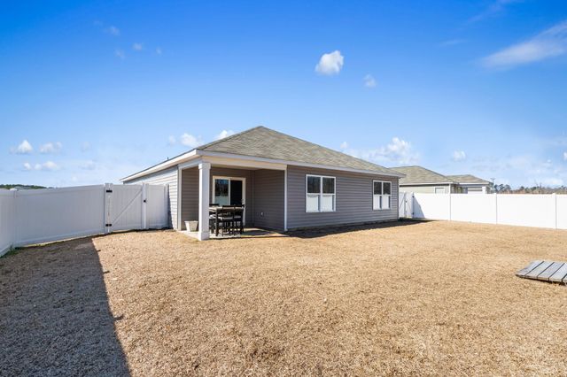 240 Country Grove Way, Galivants Ferry, SC 29544