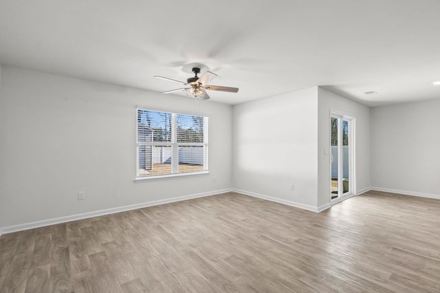 240 Country Grove Way, Galivants Ferry, SC 29544