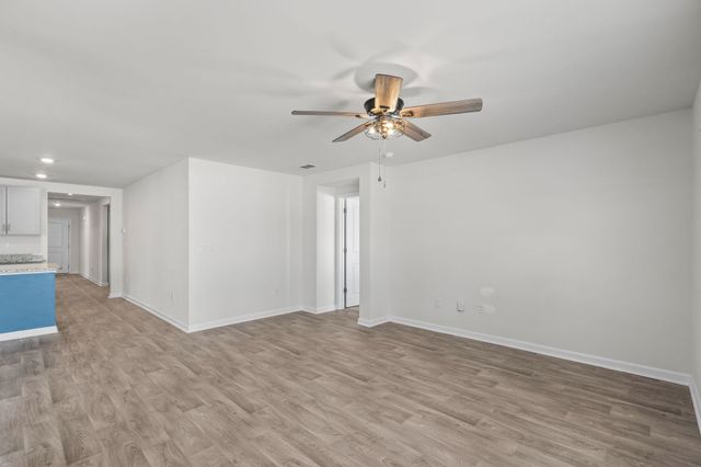 240 Country Grove Way, Galivants Ferry, SC 29544