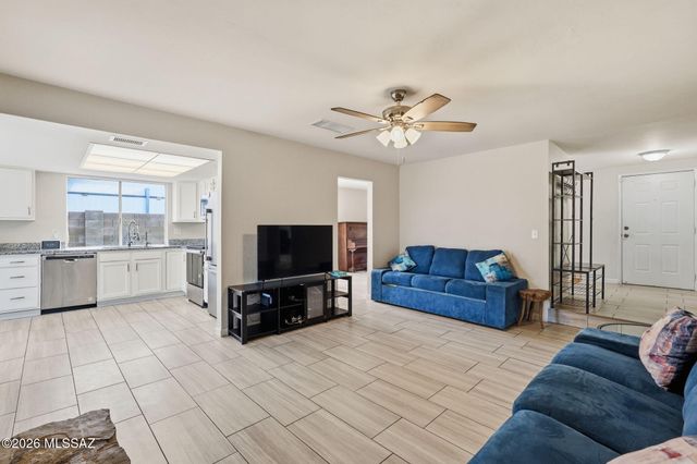 7484 S Via Hermosa, Tucson, AZ 85746