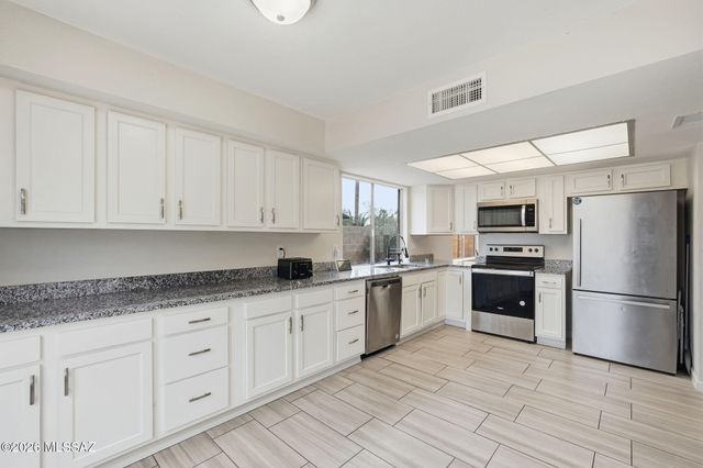 7484 S Via Hermosa, Tucson, AZ 85746