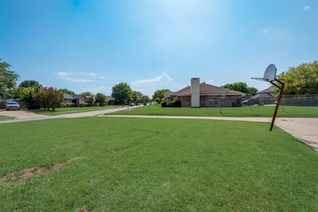 1102 Meadow Creek Drive, Lancaster, TX 75146