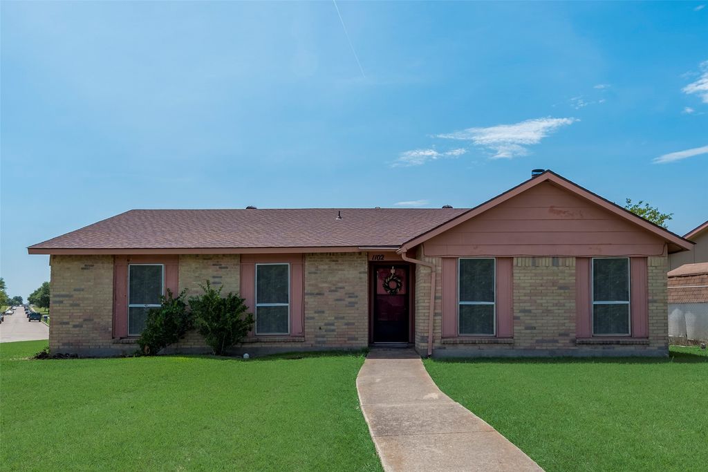 1102 Meadow Creek Drive, Lancaster, TX 75146