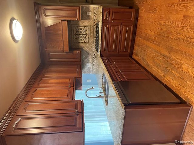 186 Randall Drive, Troy, MI 48085