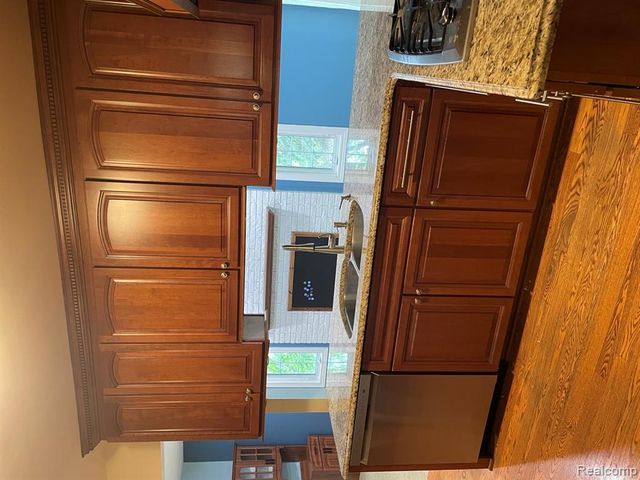 186 Randall Drive, Troy, MI 48085