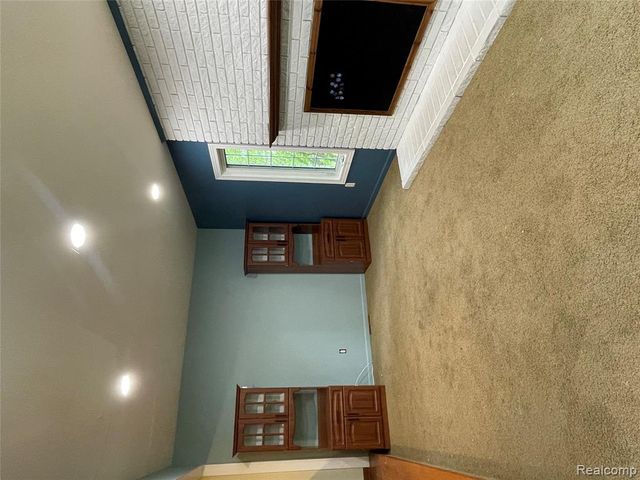 186 Randall Drive, Troy, MI 48085