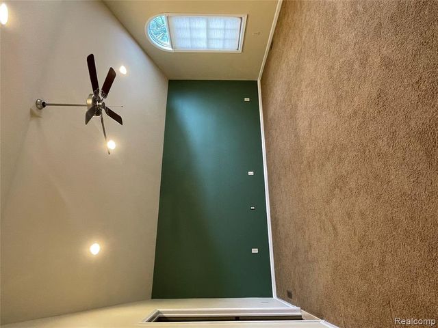 186 Randall Drive, Troy, MI 48085