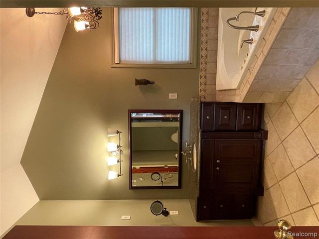 186 Randall Drive, Troy, MI 48085