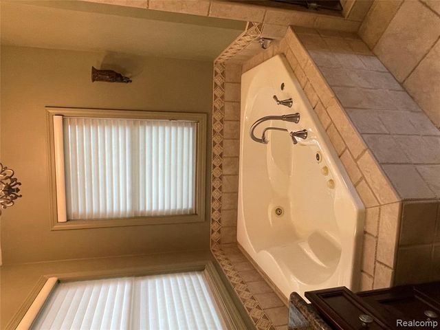 186 Randall Drive, Troy, MI 48085