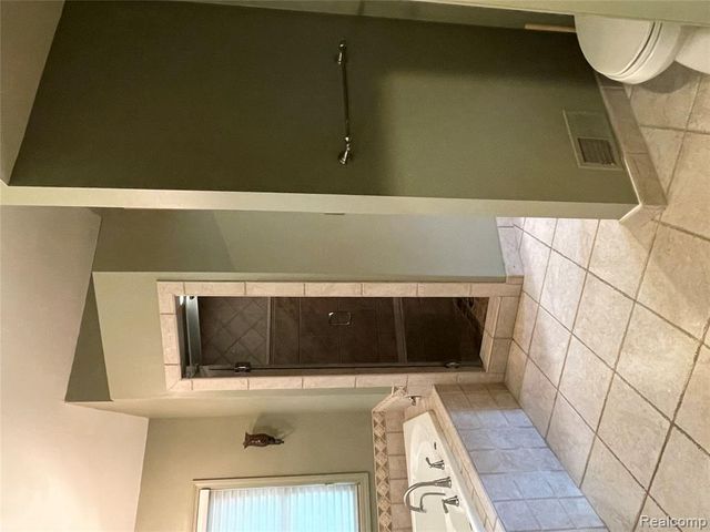 186 Randall Drive, Troy, MI 48085