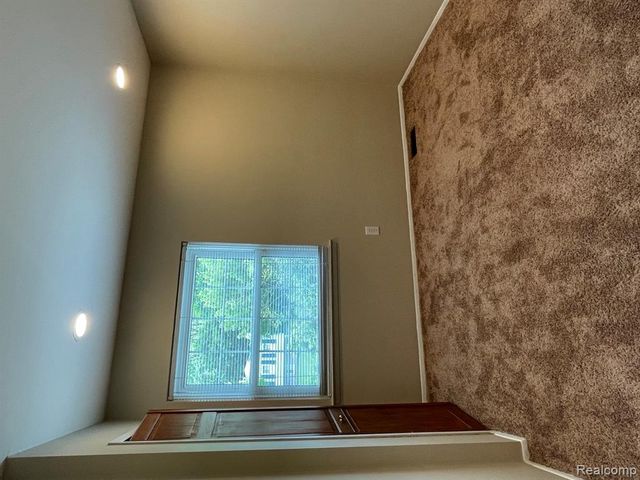 186 Randall Drive, Troy, MI 48085