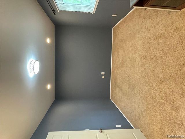 186 Randall Drive, Troy, MI 48085