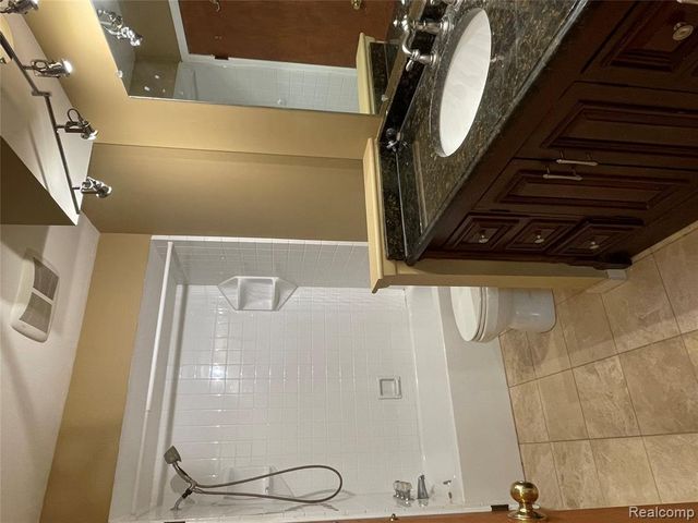 186 Randall Drive, Troy, MI 48085