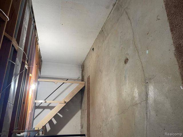 186 Randall Drive, Troy, MI 48085