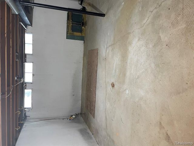 186 Randall Drive, Troy, MI 48085